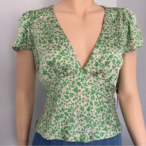 ASTR the Label NWT silky ditsy floral green‎ and white short sleeve top large
